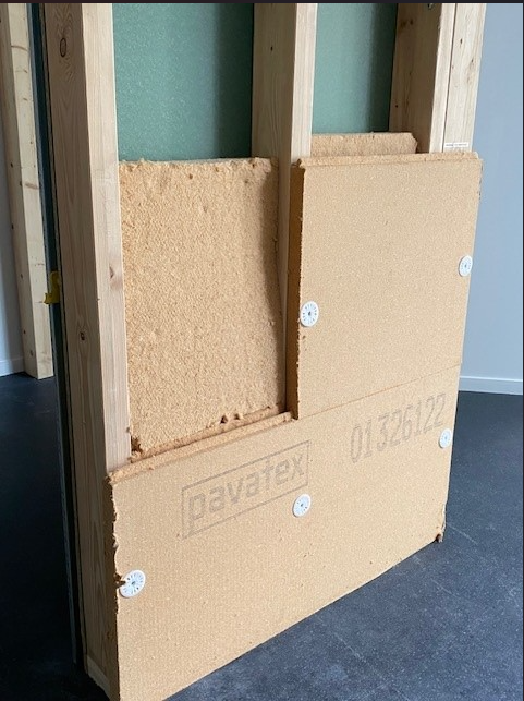 Panneau fibre de bois Pavaflex Confort Soprema en pose d'isolation intérieure des parois